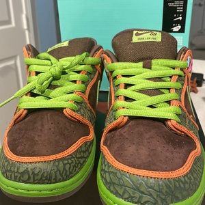 Last Pair of 11.5 Nike SB Dunk Low “De La Soul”
